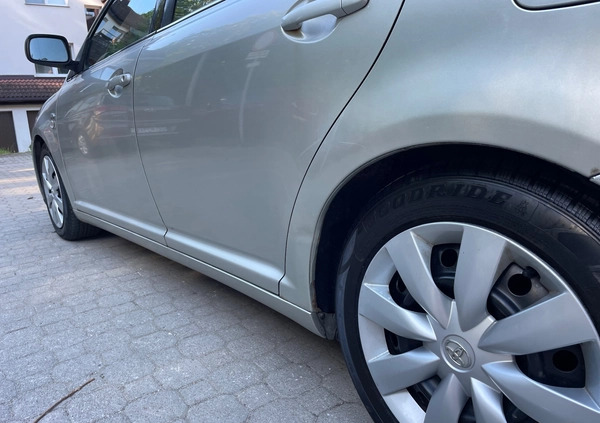 Toyota Avensis cena 7900 przebieg: 280000, rok produkcji 2005 z Świeradów-Zdrój małe 232